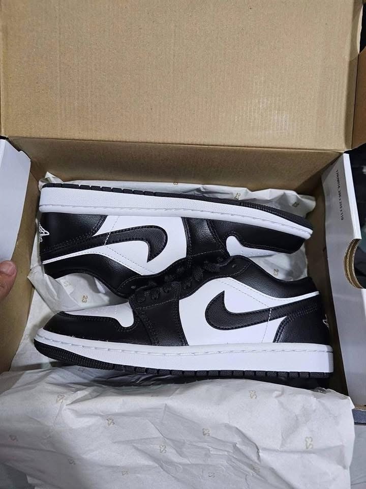 Nike and Jordans Sneakers Pallets - Image 4